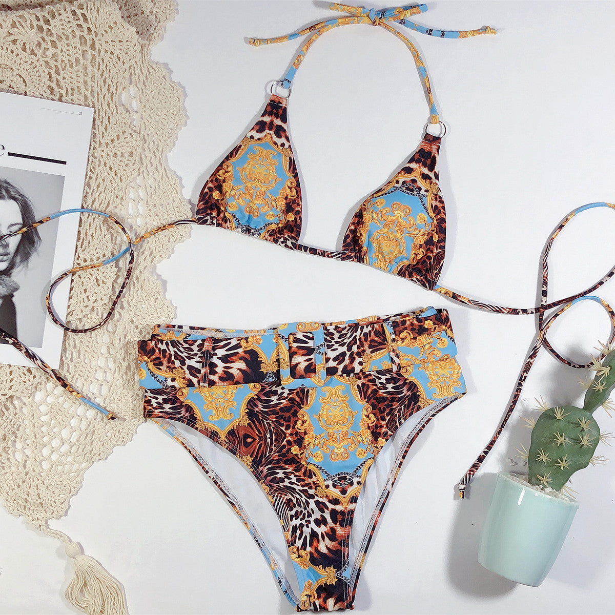 Bodyflatterende bikini met halternek en print