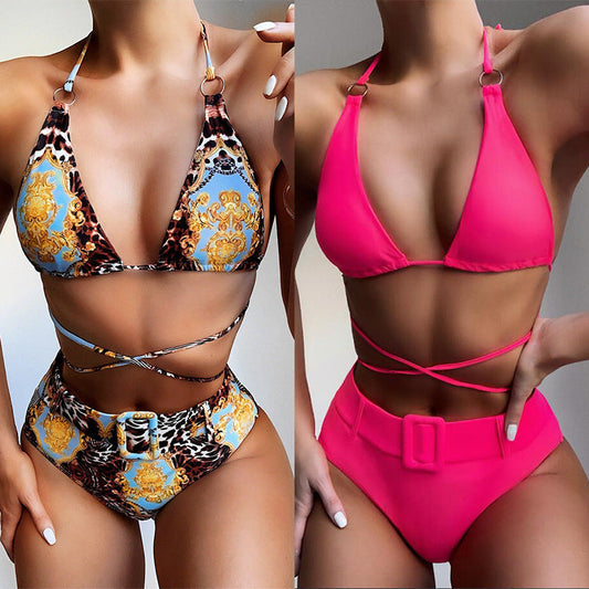 Bodyflatterende bikini met halternek en print