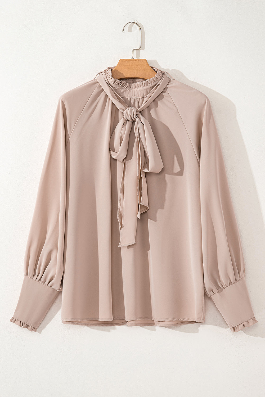 Mora - Blouse met bindceintuur en franjes en bisschopsmouwen