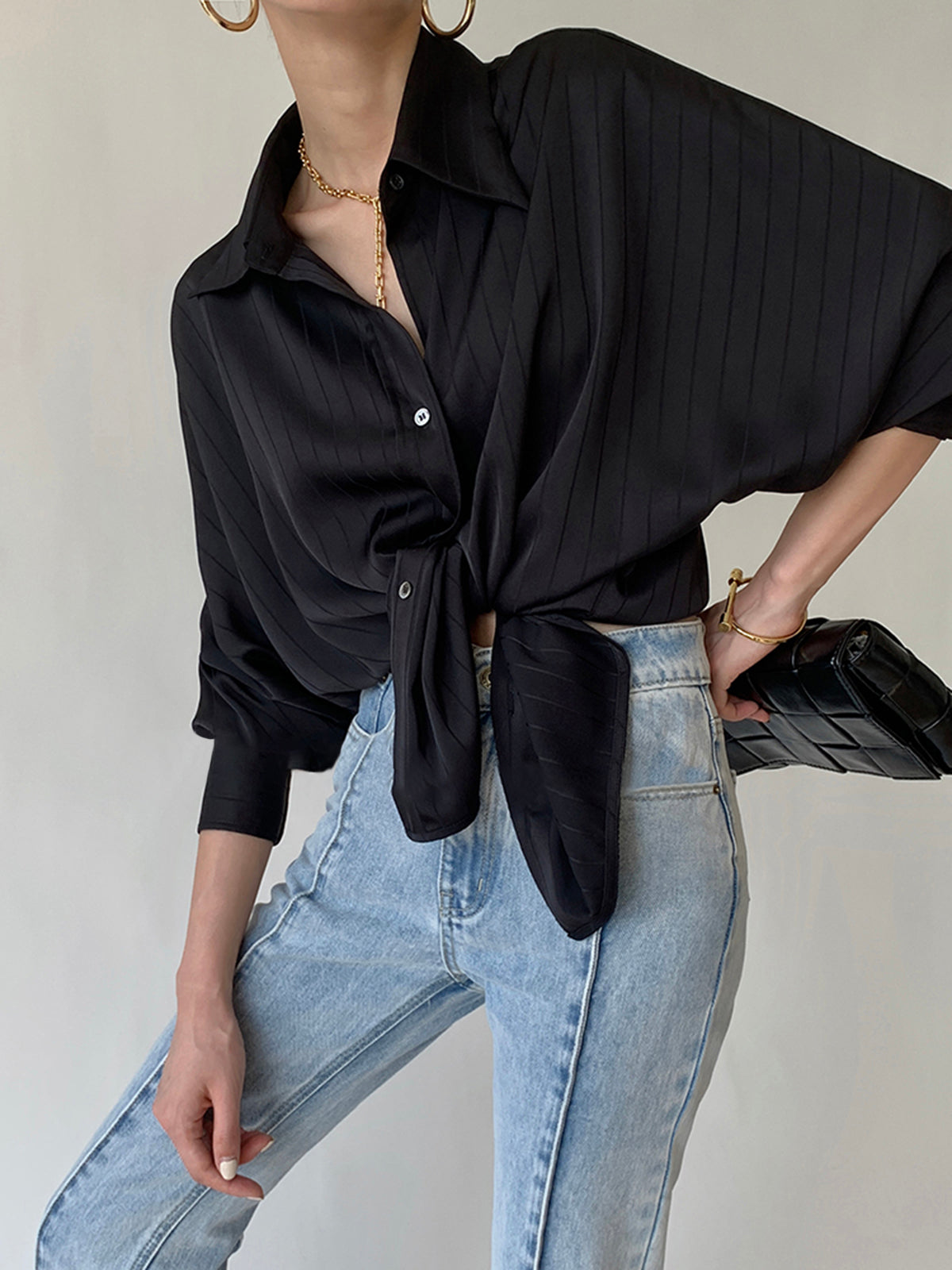 Clara - Oversized shirt met hoge kraag en knopen