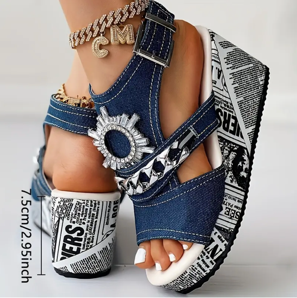 Emma - De zomerse platform sandalen met ketting en strass versiering