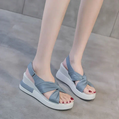 Nancy - Zomerse sandalen met sleehak en strik