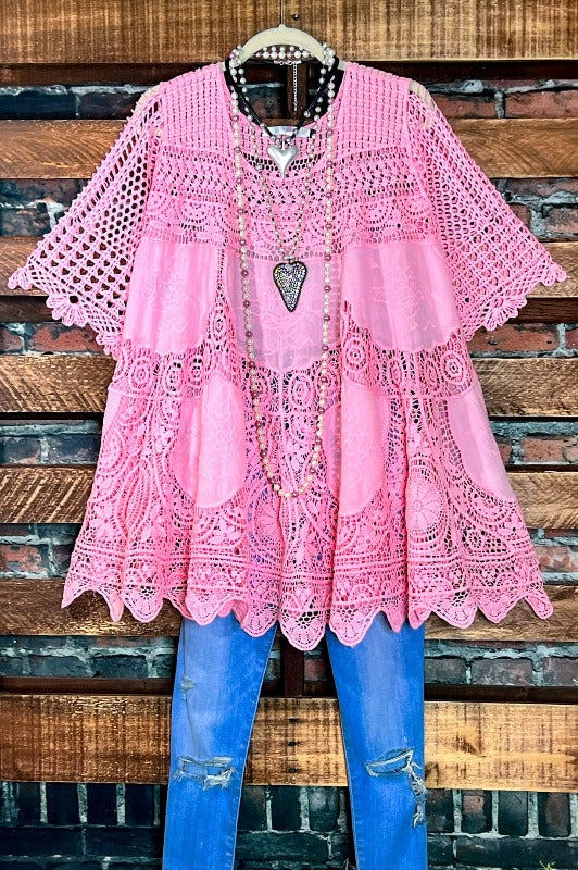 Liora - Feeënjurk in bohemian stijl met bloementuniek van kant in roze